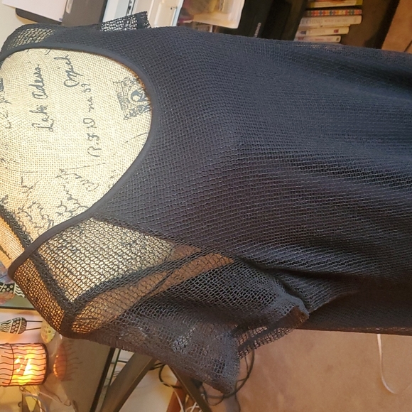 Lane Bryant size 18/20 black mesh overlay high/low sides top - Picture 2 of 7